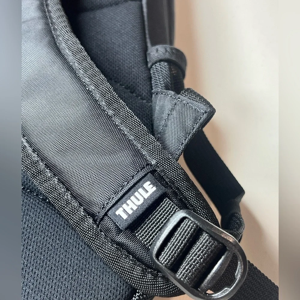 NWT THULE Achiever 15” Laptop 24L Backpack Bag Men Unisex